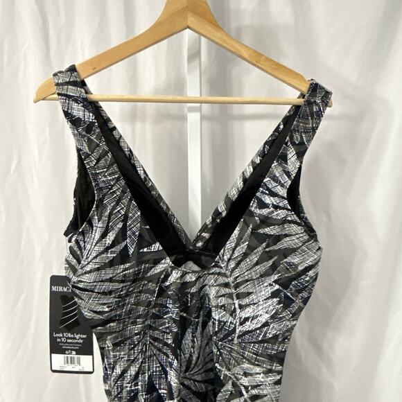Miraclesuit Escape Swimsuit 14 One Piece Twist Of Fate Tummy Control Black White - Picture 11 of 13
